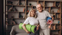 Fyzická aktivita po šedesátce: Proč samotná chůze nestačí a co dělat místo ní