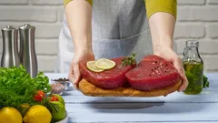 Proč se syrové maso před přípravou nesmí v žádném případě omývat