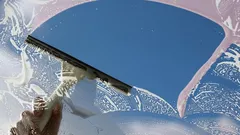 Proč je obyčejný prostředek na nádobí nejlepší na mytí oken