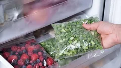 Potraviny, které byste nikdy neměli dávat do mrazáku, ale většina lidí to stejně dělá