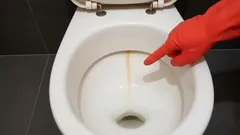 Všichni znají tenhle žlutý pruh, ale málokdo ví, jak snadno se ho dá zbavit