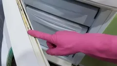 Proč se na těsnění lednice tvoří plíseň a jak tomu levně předejít?