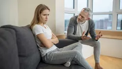 7 zvyků, které starší lidé považují za slušné, ale mladé rozčilují