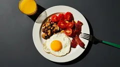 Tohle po čtyřicítce nejezte: potraviny, kterým byste se v tomto věku měli vyhnout